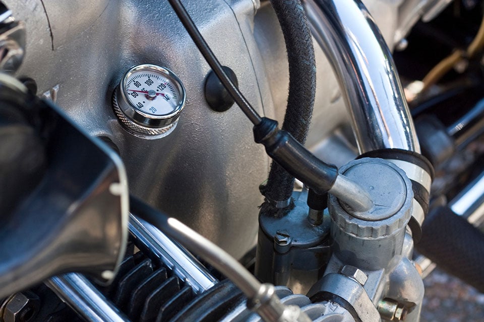 Misurazione temperatura olio motore